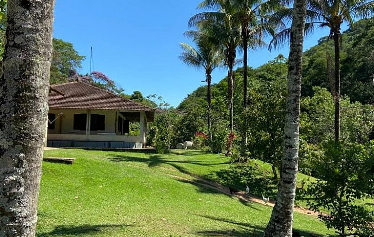 S�tio em Papucaia - 200.000m2